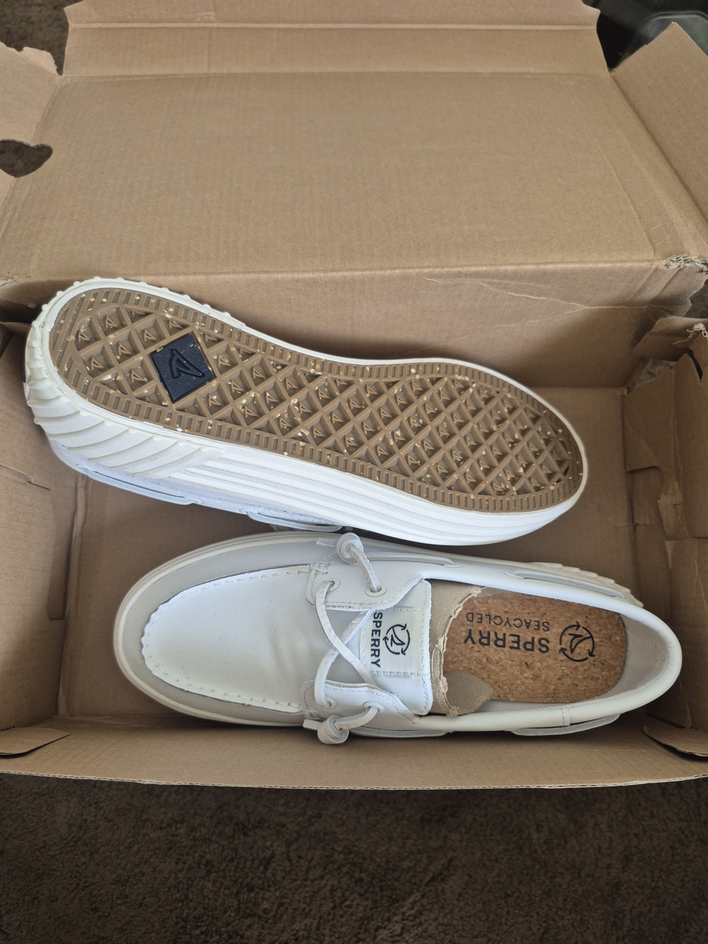 Sperry White Leather Men’s Boat Shoes with Gum Outsole